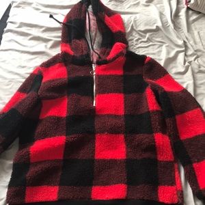 I’m sellling a zip up hoodie